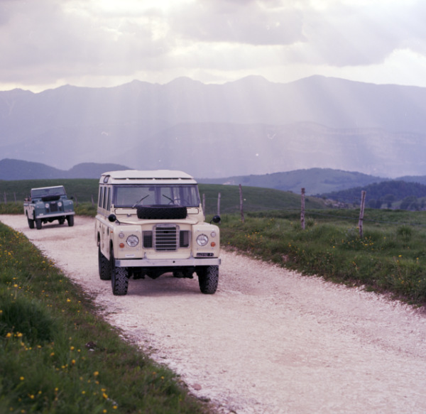 Land Rover 109 serie 3 sulla Translessinia: Le strade più belle d'Italia