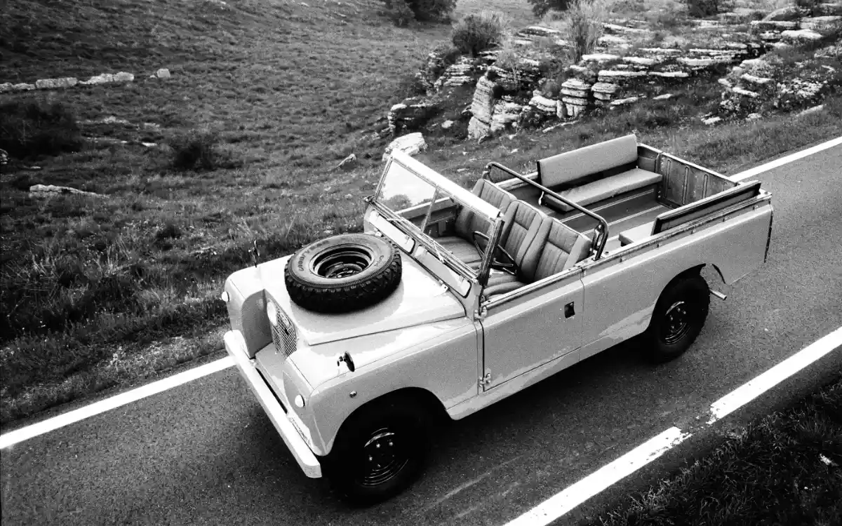 Land Rover serie II sulla Translessinia con Valpogarage.