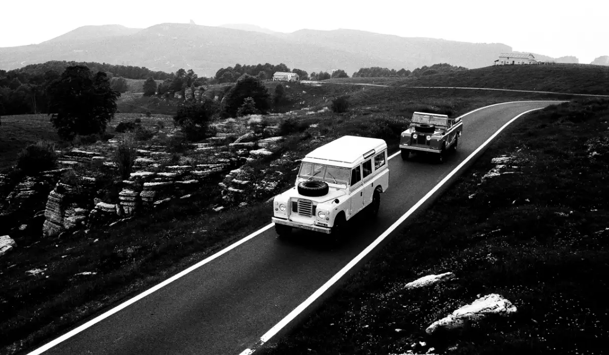Land rover serie III e serie II sulla Translessinia: Le strade più belle d'Italia